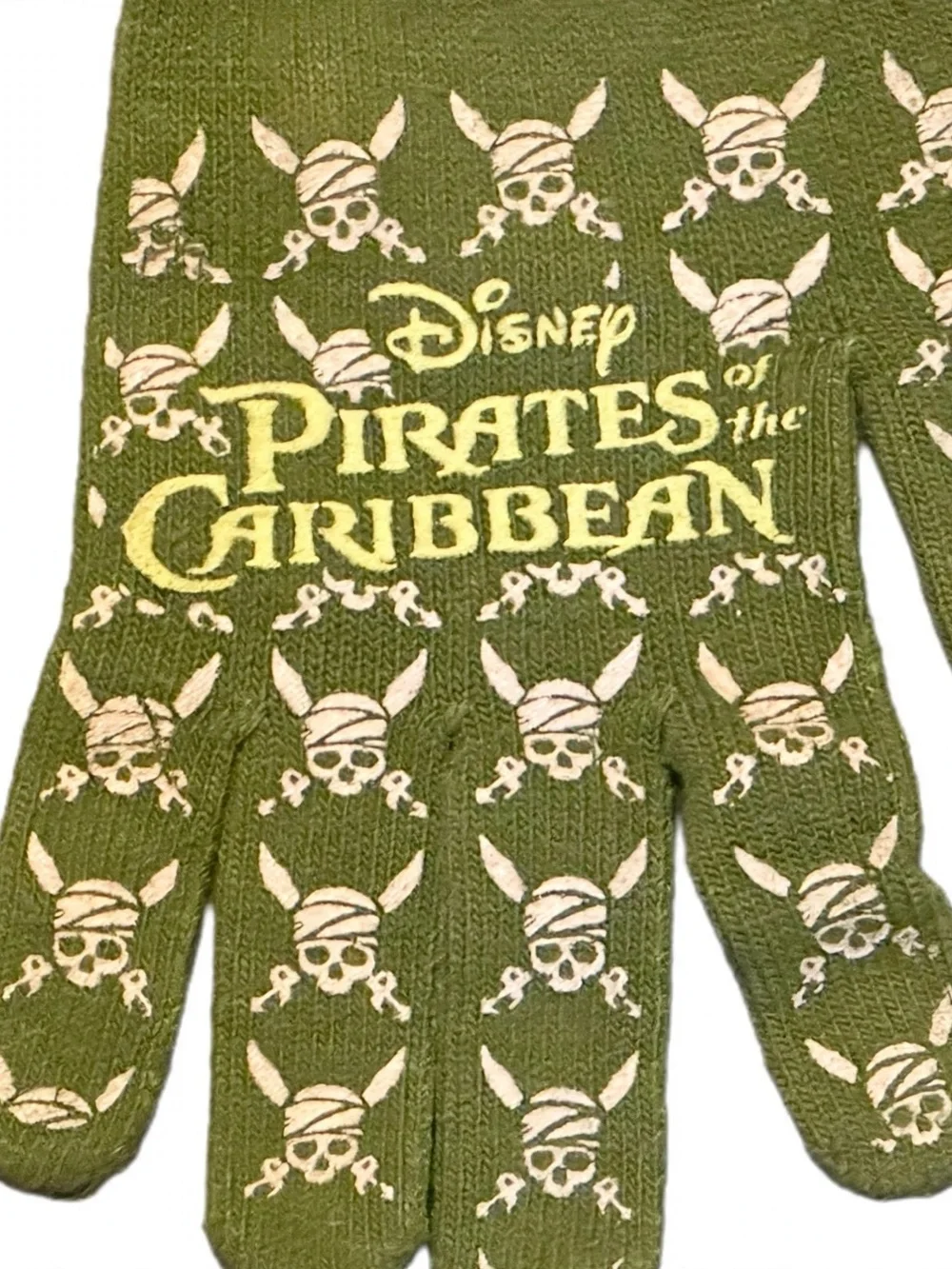 Disney Pirates of the Caribbean Dead Man’s Chest Vintage Beanie Gloves Set